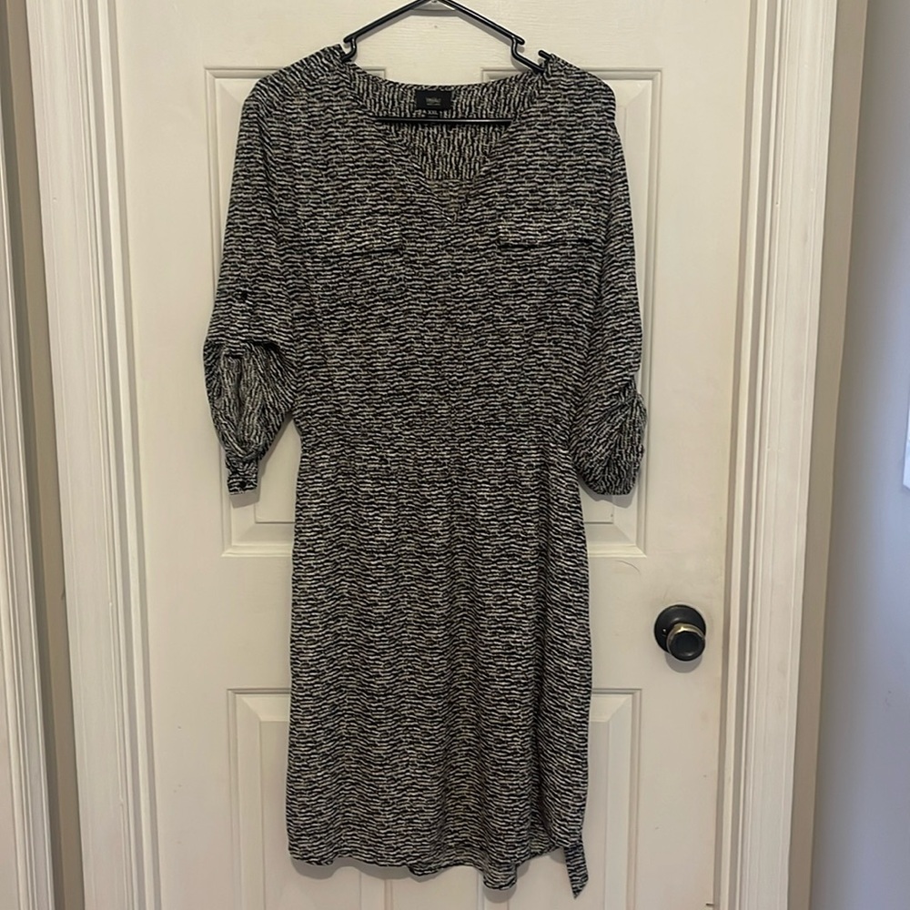 Women’s dress, elastic waist with pockets. Only worn once
